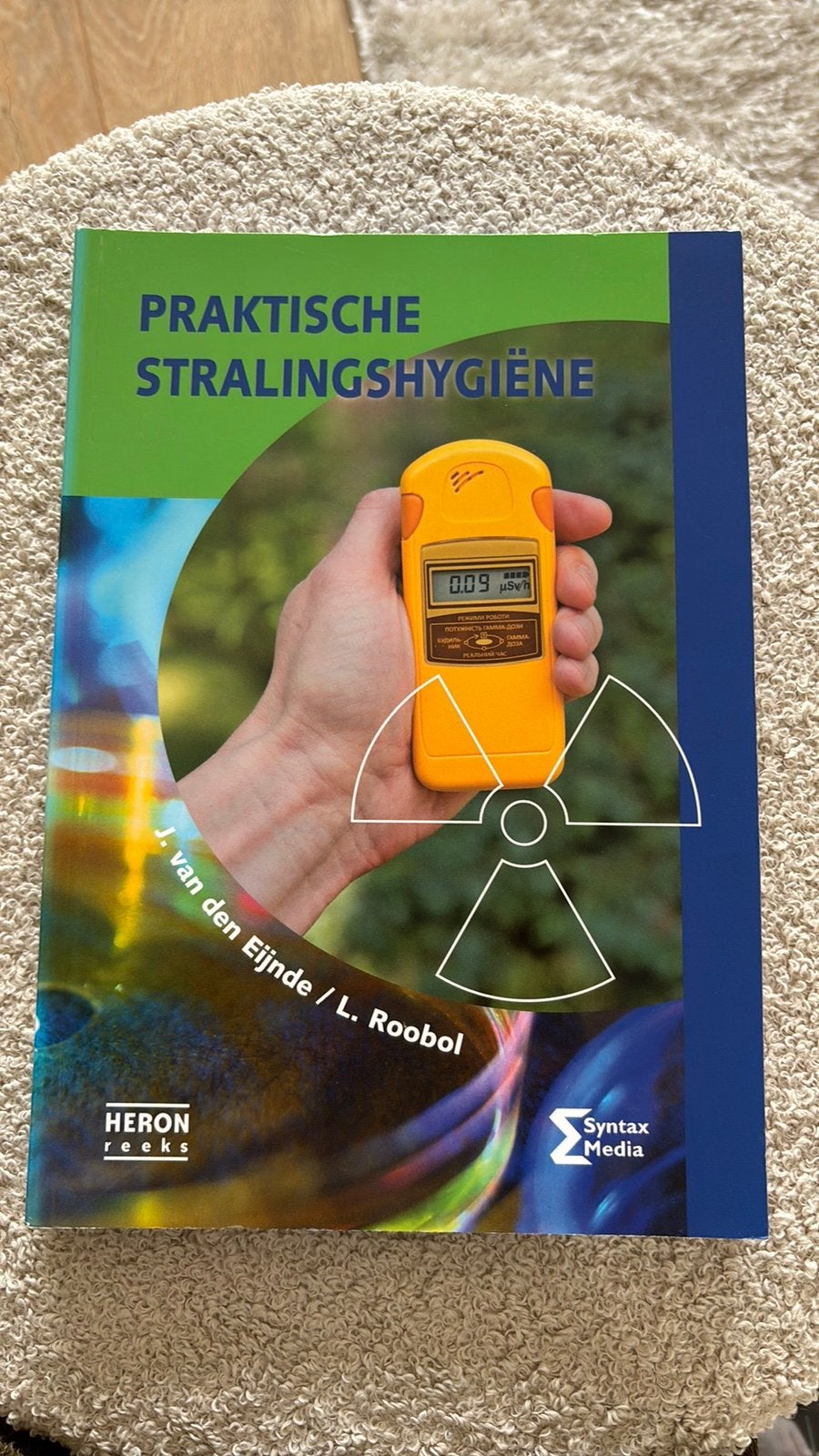 J van den Eijnde - Praktische stralingshygiëne, Boeken, J van den Eijnde; L Roobol, Ophalen of Verzenden, Zo goed als nieuw, Nederlands