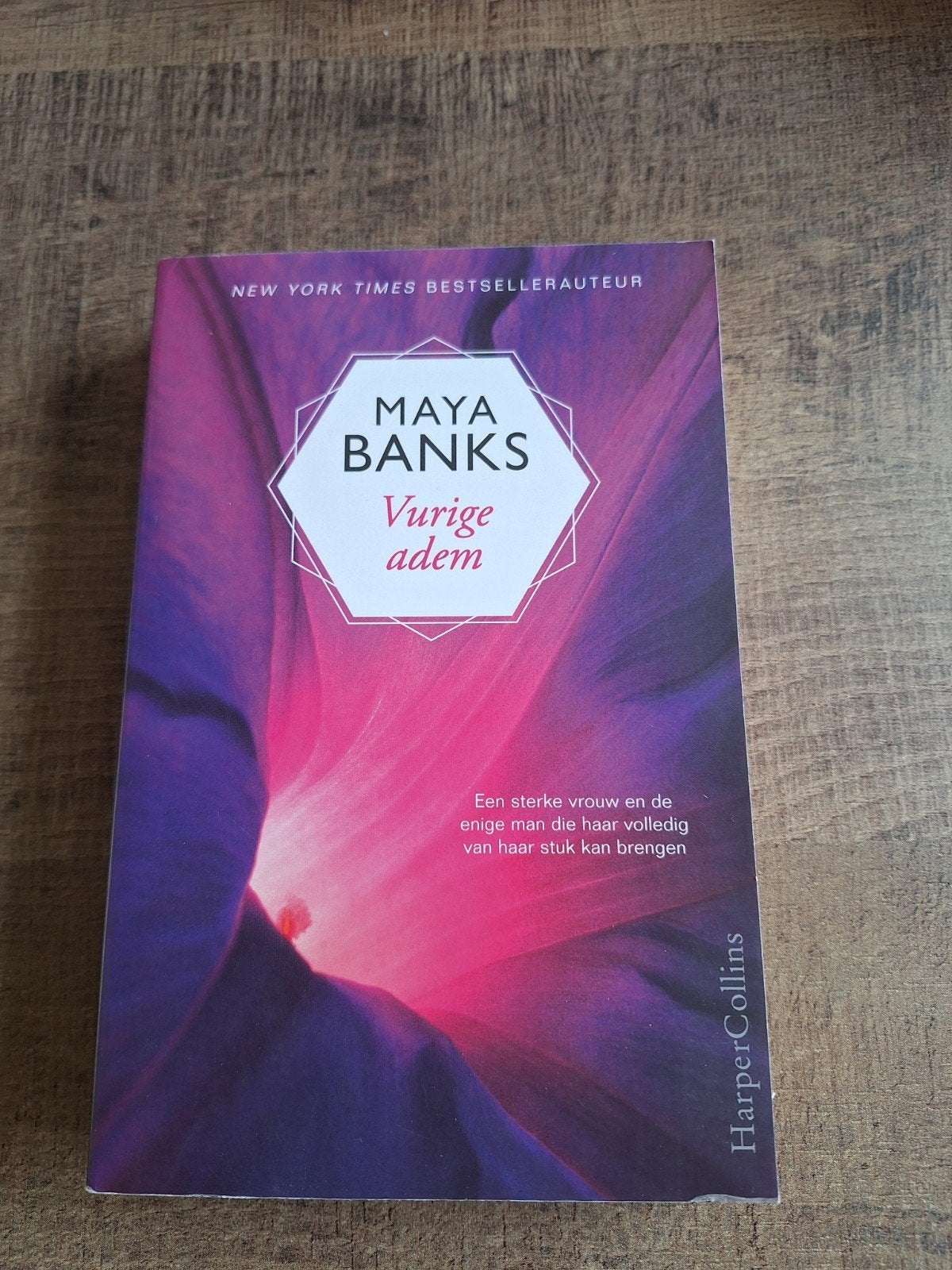 Vurige adem door Maya Banks, Boeken, Ophalen of Verzenden, Gelezen