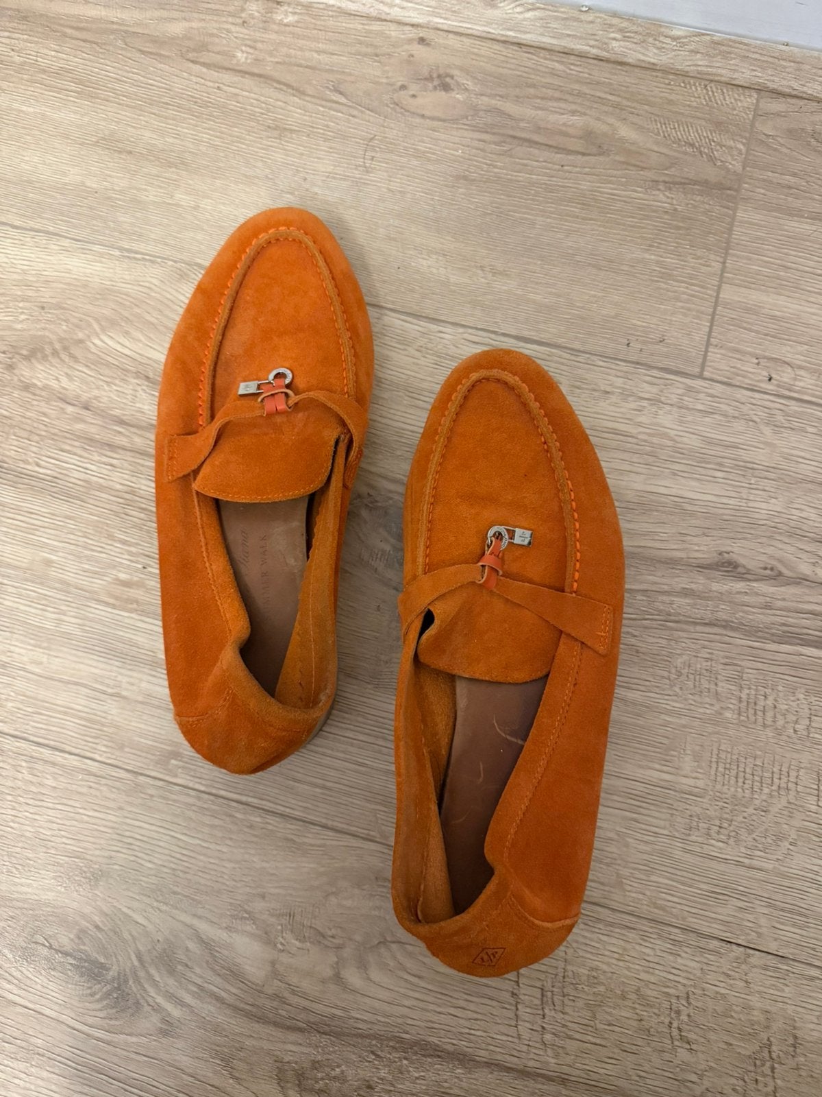 Loro piana instappers oranje, Maat 36 t/m 42, Ophalen of Verzenden, Zo goed als nieuw, Turnschoenen
