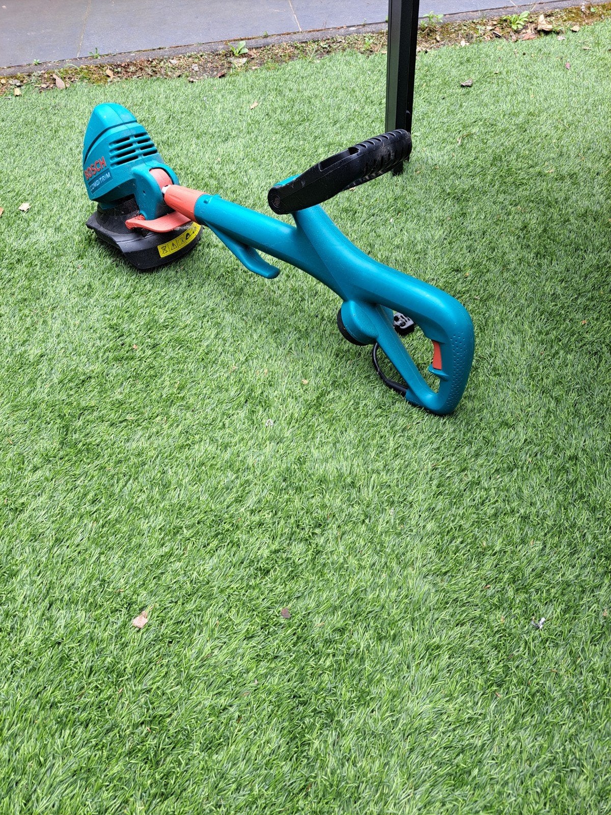 Bosch Combitrim grastrimmer - weinig gebruikt, Ophalen, Elektrische grasmaaier, Elektrische starter, Zo goed als nieuw