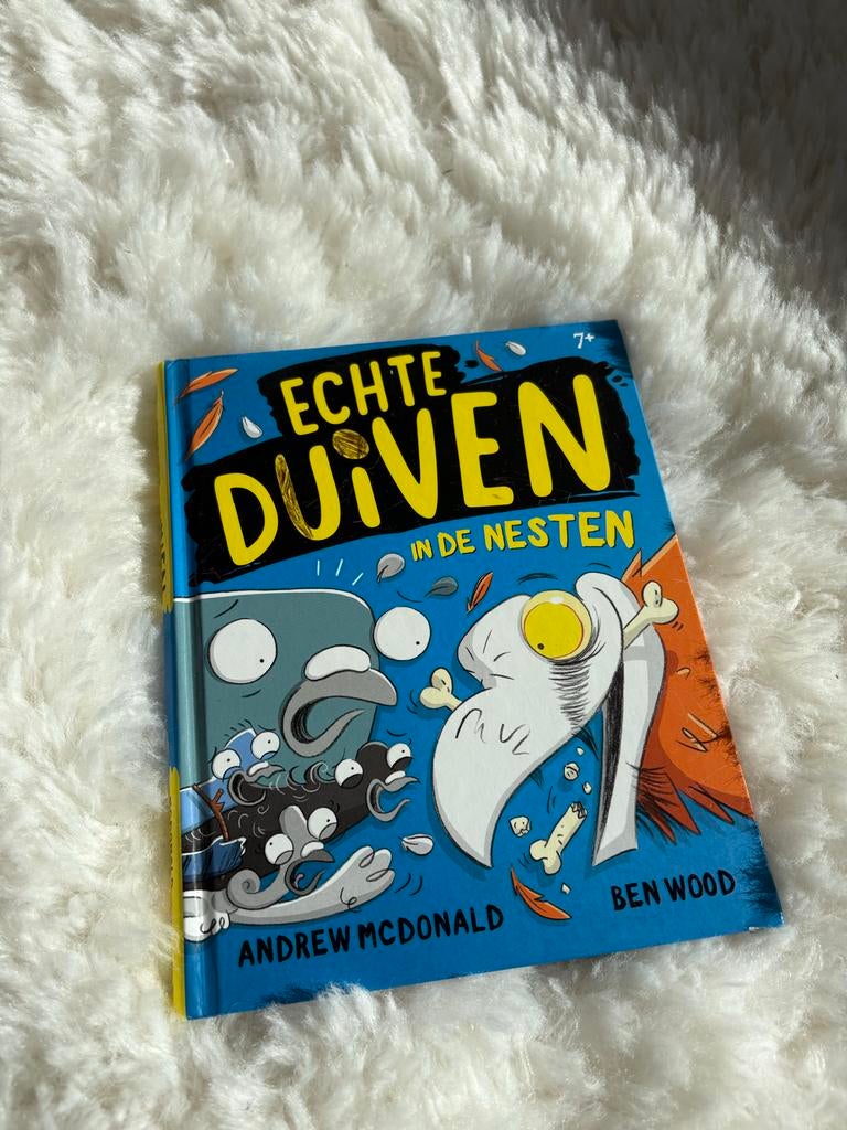 Echte Duiven in de Nester - Andrew McDonald, Boeken, Ophalen of Verzenden, Zo goed als nieuw, Fictie algemeen