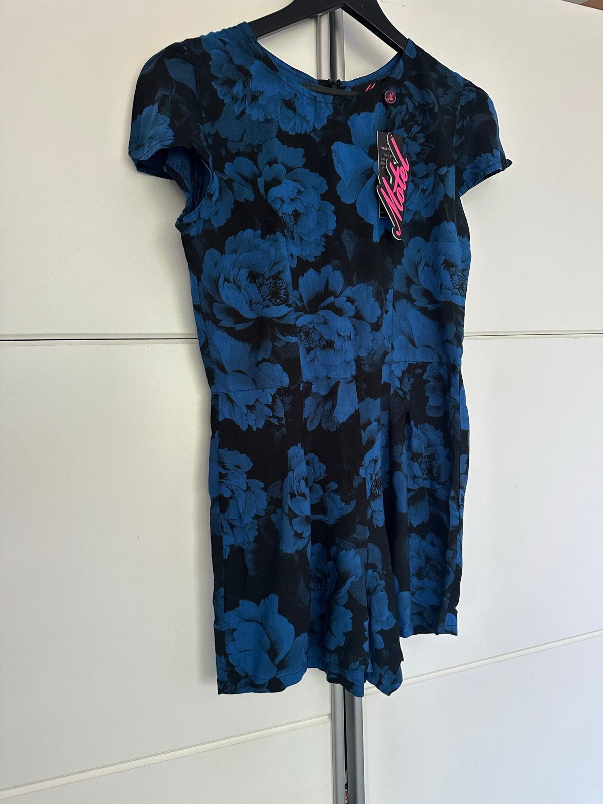 Zomer jumpsuit met bloemenprint - Motel, Kleding | Dames, Jumpsuits, Ophalen, Nieuw, Maat 36 (S), Blauw