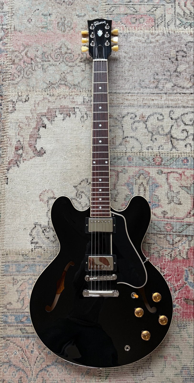 Gibson ES-335 50’s Ebony (2026), Muziek en Instrumenten, Ophalen, Zo goed als nieuw, Semi-solid body, Gibson
