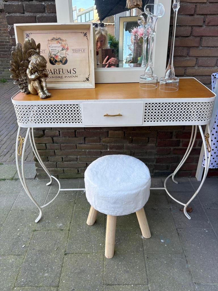 Romantische side table met krukje, Huis en Inrichting, Gebruikt, 50 tot 100 cm, Ophalen of Verzenden, Minder dan 25 cm