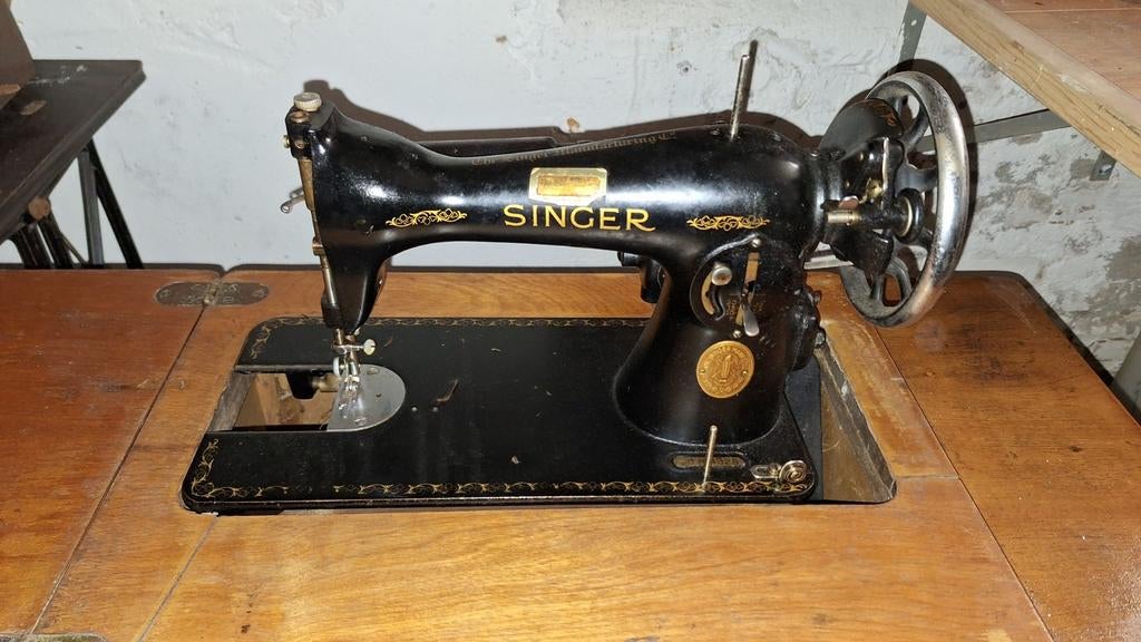 Antieke Singer naaimachine, Ophalen