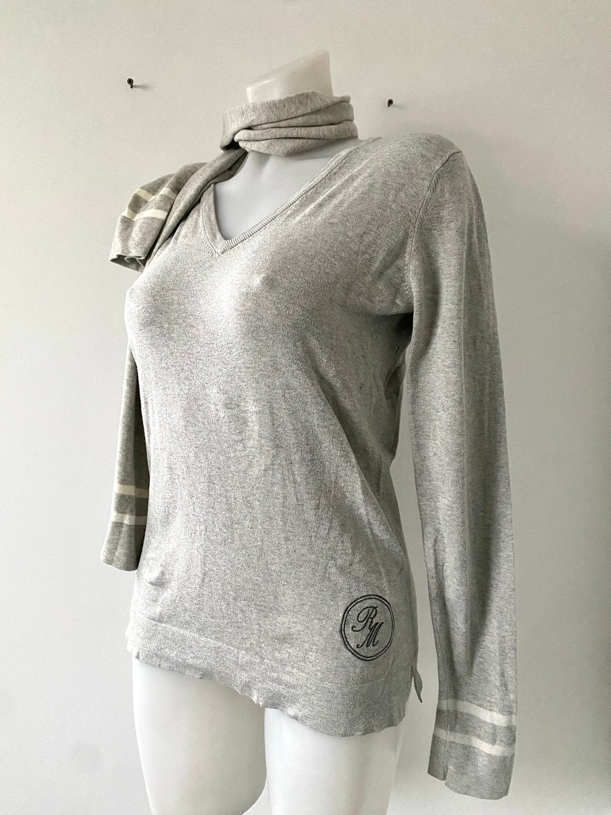 Rivièra maison Grijze V-hals trui met sjaal en logo - Maat S, Kleding | Dames, Ophalen of Verzenden, Zo goed als nieuw, Maat 36 (S)