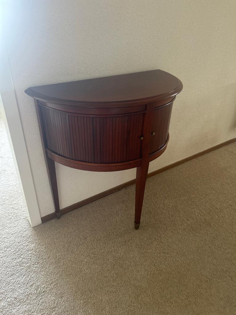 Klassieke halfronde sidetable met rolluik, Ophalen