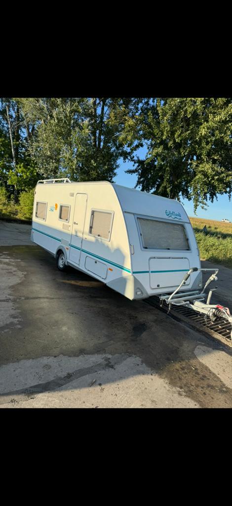 Eifelland Caravan met Voortent - Ideaal voor Gezinnen, Rondzit, 750 - 1000 kg, 5 tot 6 meter, Luifel
