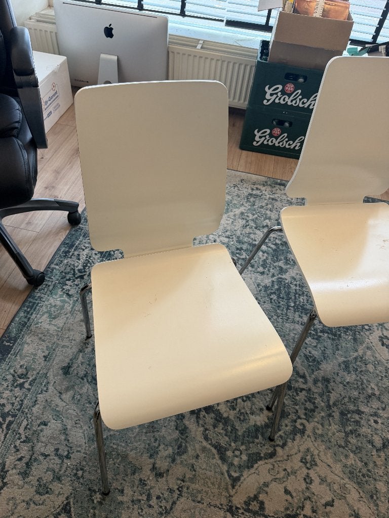 Witte stoelen met chromen poten - comfortabel en stevig, Huis en Inrichting, Stoelen, Ophalen, Wit, Modern, Vijf, Zes of meer stoelen