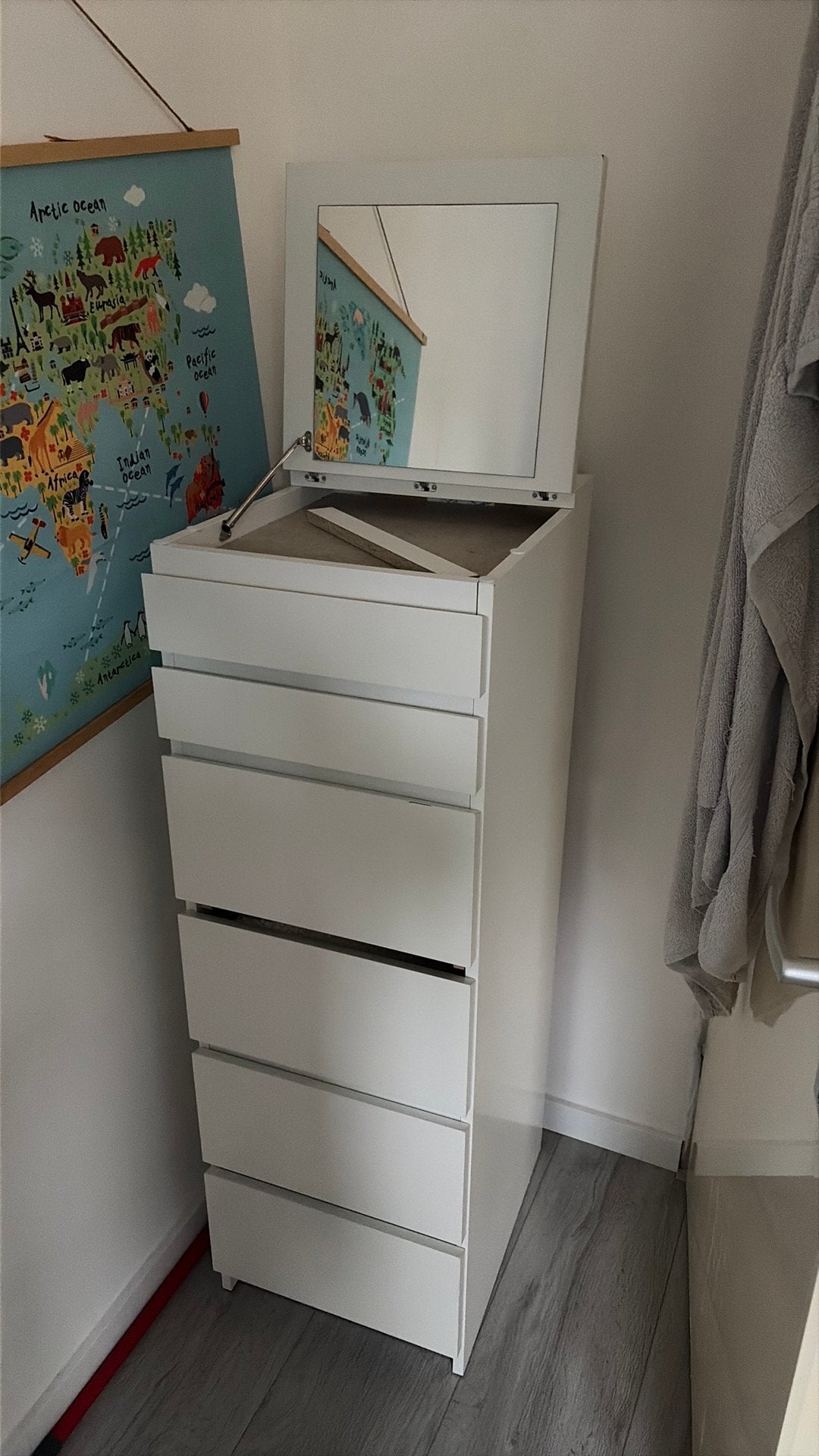 Malm kast met latje, Huis en Inrichting, Kasten | Ladekasten, Zo goed als nieuw, Minder dan 100 cm, 50 tot 100 cm, 25 tot 50 cm
