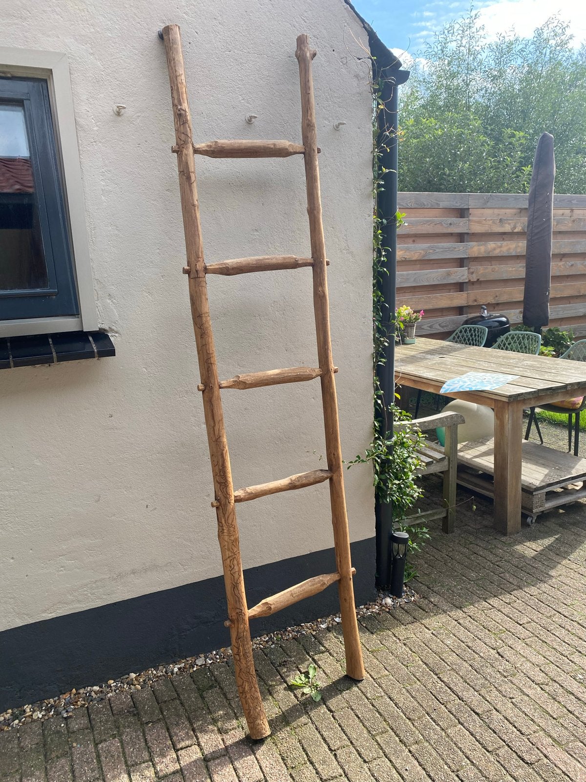 Sierlijke houten ladder - Decoratief en uniek, Doe-het-zelf en Verbouw, Ophalen, Zo goed als nieuw, Ladder, 2 tot 4 meter
