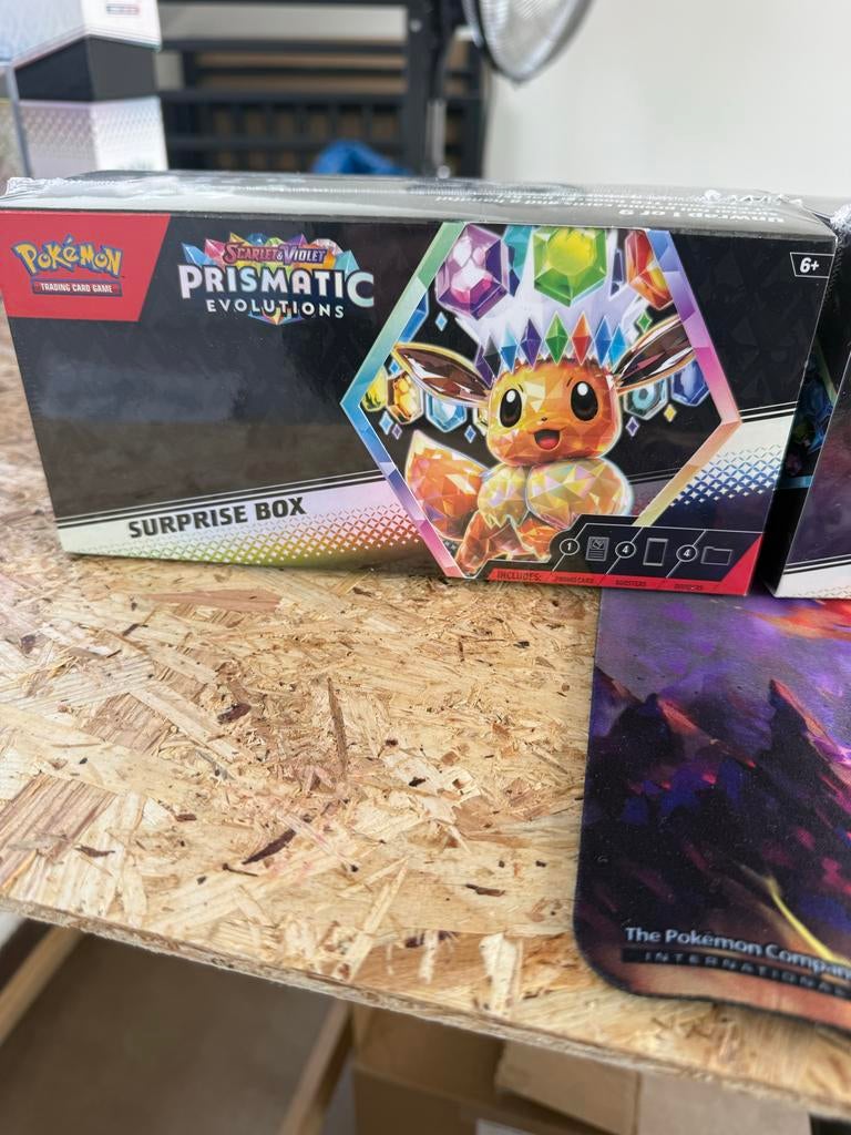Pokémon Prismatic Evolutions: 2 Surprise Box + 1 ETB Sealed, Ophalen of Verzenden, Nieuw, Overige typen