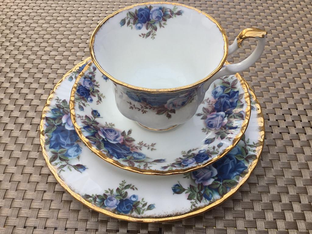 Royal Albert MOONLIGHT ROSE  TRIO, Ophalen of Verzenden
