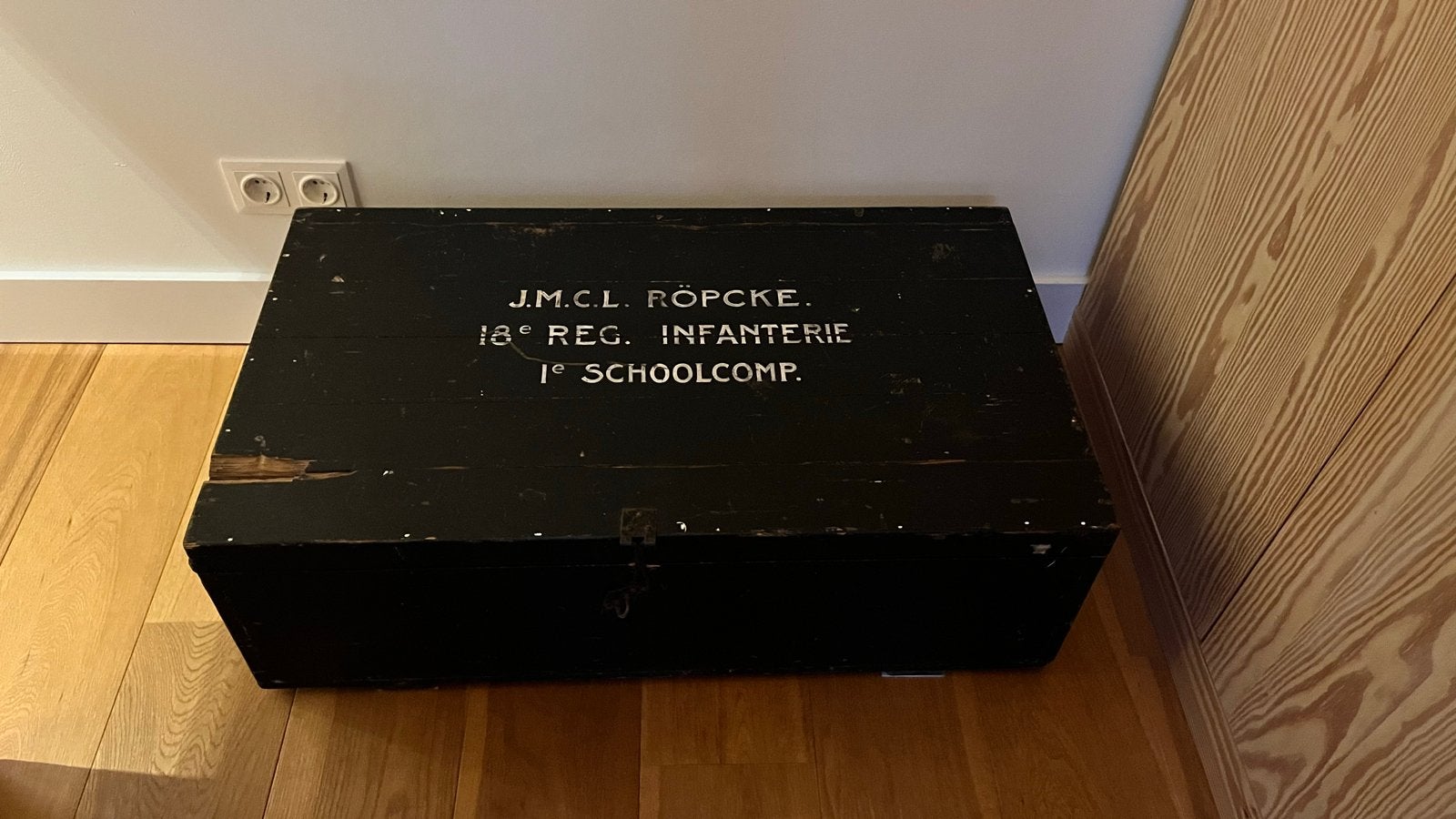 Vintage militaire kist - J.M.C.L. Röpcke, Huis en Inrichting, Woonaccessoires | Kisten, Ophalen, Gebruikt, 100 tot 150 cm, 100 tot 125 cm