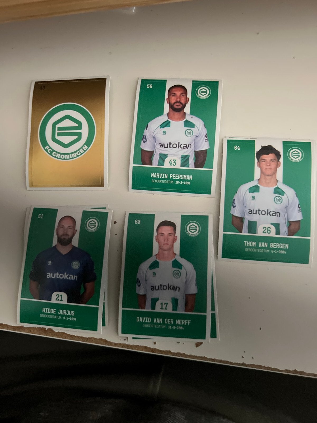 Plus 2026 FC Groningen voetbalplaatjes - Nrs. 49, 51, 56, 60, Verzenden, Zo goed als nieuw, Overige binnenlandse clubs, Poster, Plaatje of Sticker