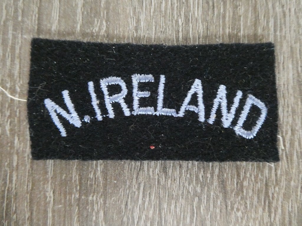 Schoudertitel North Ireland., Ophalen of Verzenden, Landmacht, Engeland, Embleem of Badge
