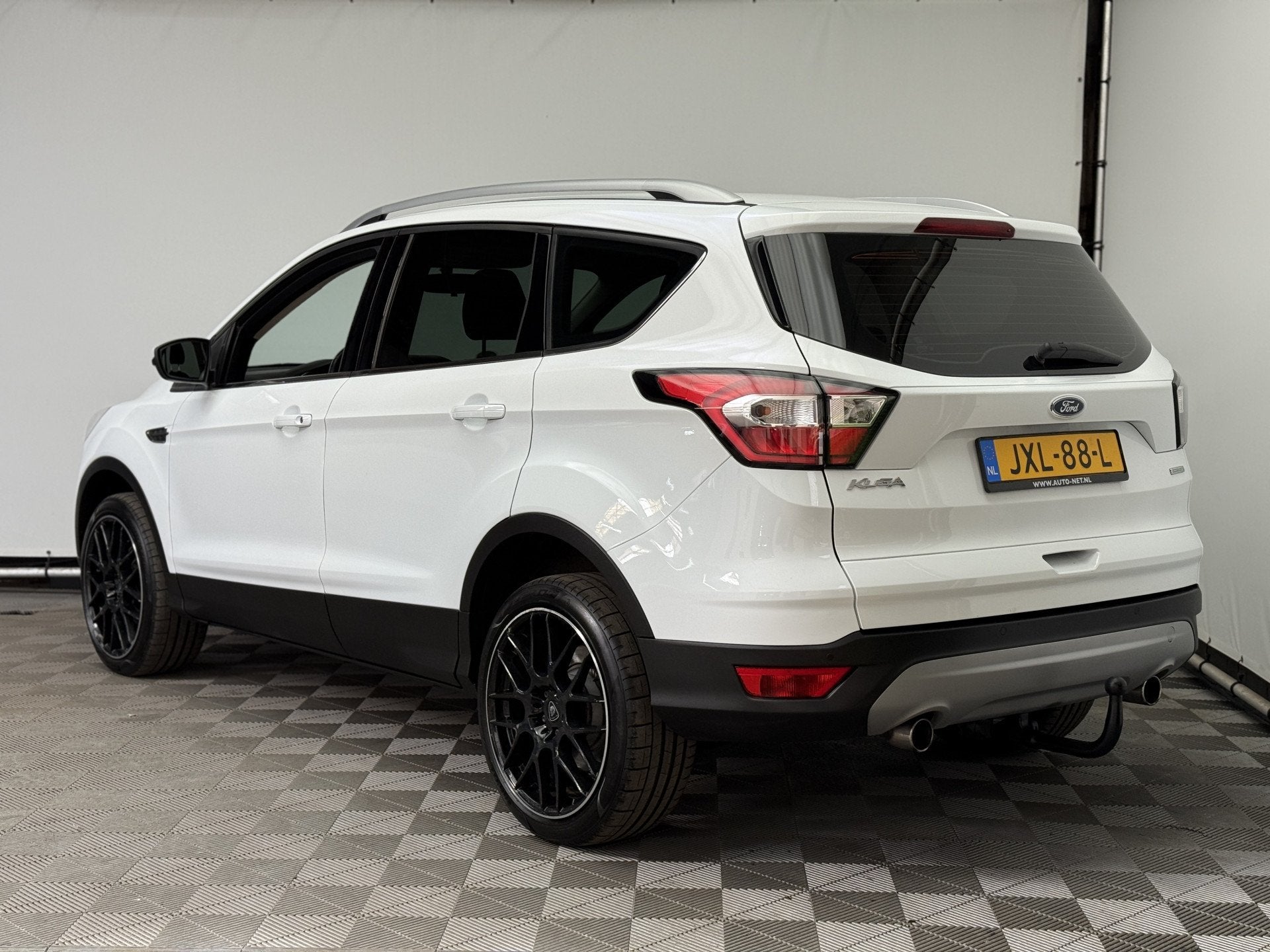 Ford Kuga 1.5 EcoBoost Titanium LM19" Navi ECC (bj 2018), Auto's, Stof, 4 cilinders, Wit, Bedrijf