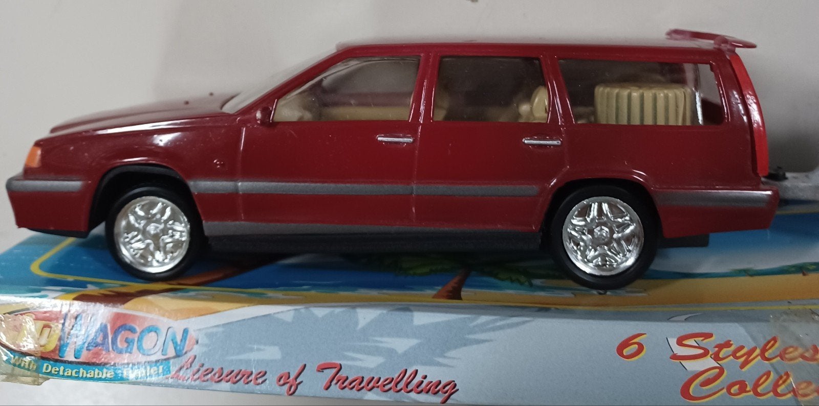 Uit verzameling kunstof Volvo 850 met frictiemotor., Hobby en Vrije tijd, Modelauto's | 1:24, Ophalen of Verzenden, Nieuw, Overige merken