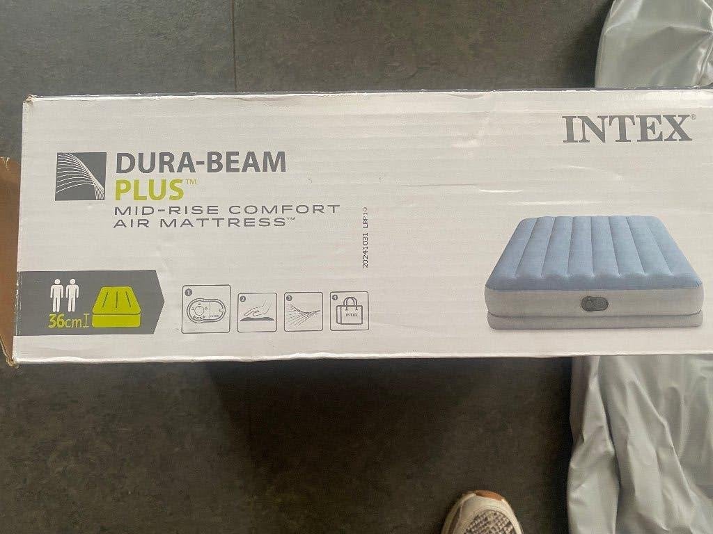 Intex luchtmatras Nieuwstaat!!!!, Ophalen, Ingebouwde pomp, Zo goed als nieuw, 2-persoons