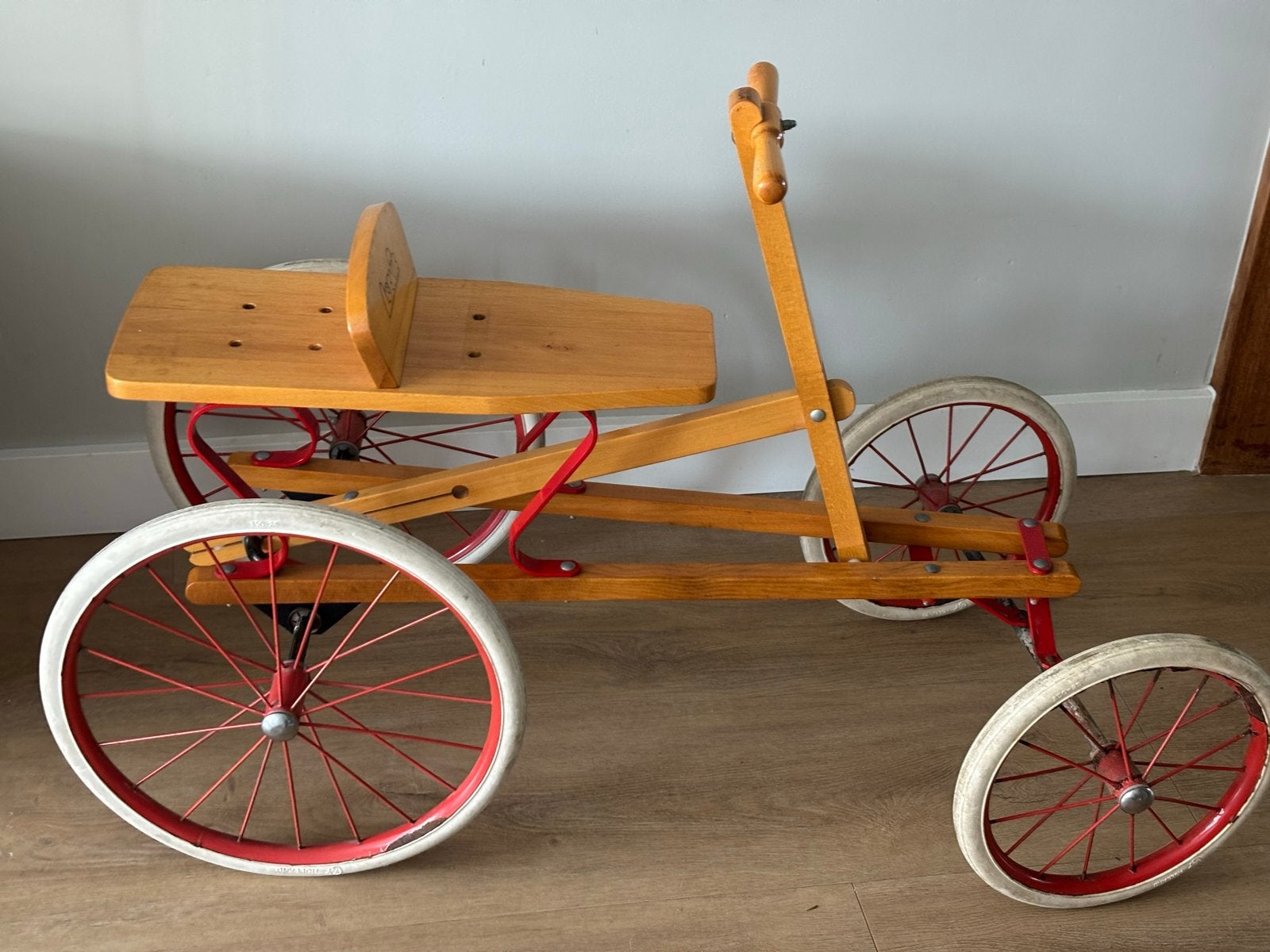 Vintage houten loopfiets/trapauto 'Loekie' - opknapper/deco, Ophalen, Gebruikt