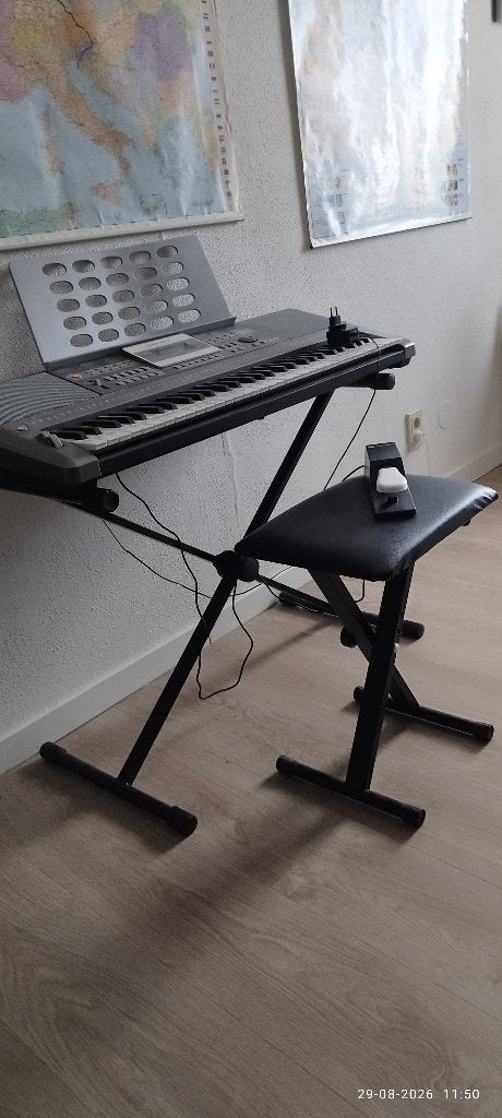 Medeli A100S Keyboard met standaard, krukje en sustainpedaal, Ophalen, 61 toetsen, Zo goed als nieuw, Aanslaggevoelig