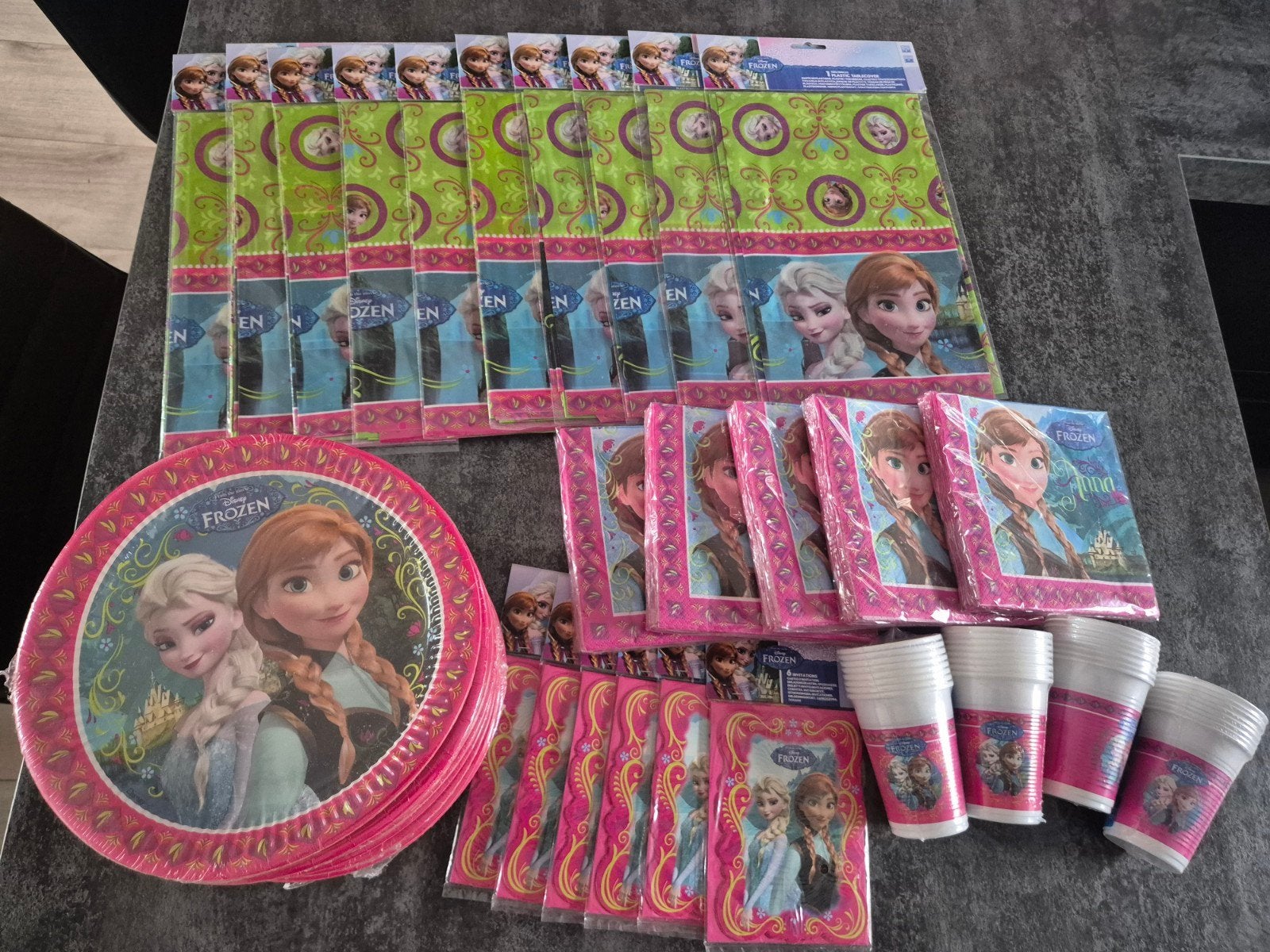 Frozen Anna Elsa Versiering Bekers Tafelkleed Servetten, Ophalen of Verzenden, Nieuw, Versiering, Film of Tv