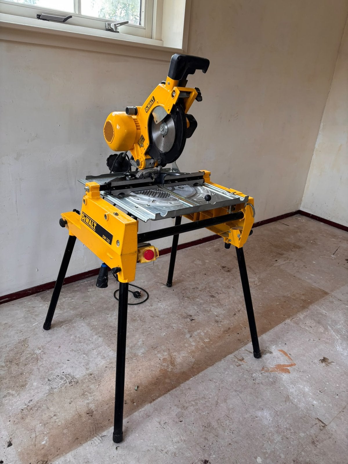Dewalt DW743 Combinatiezaag met extra zaagbladen