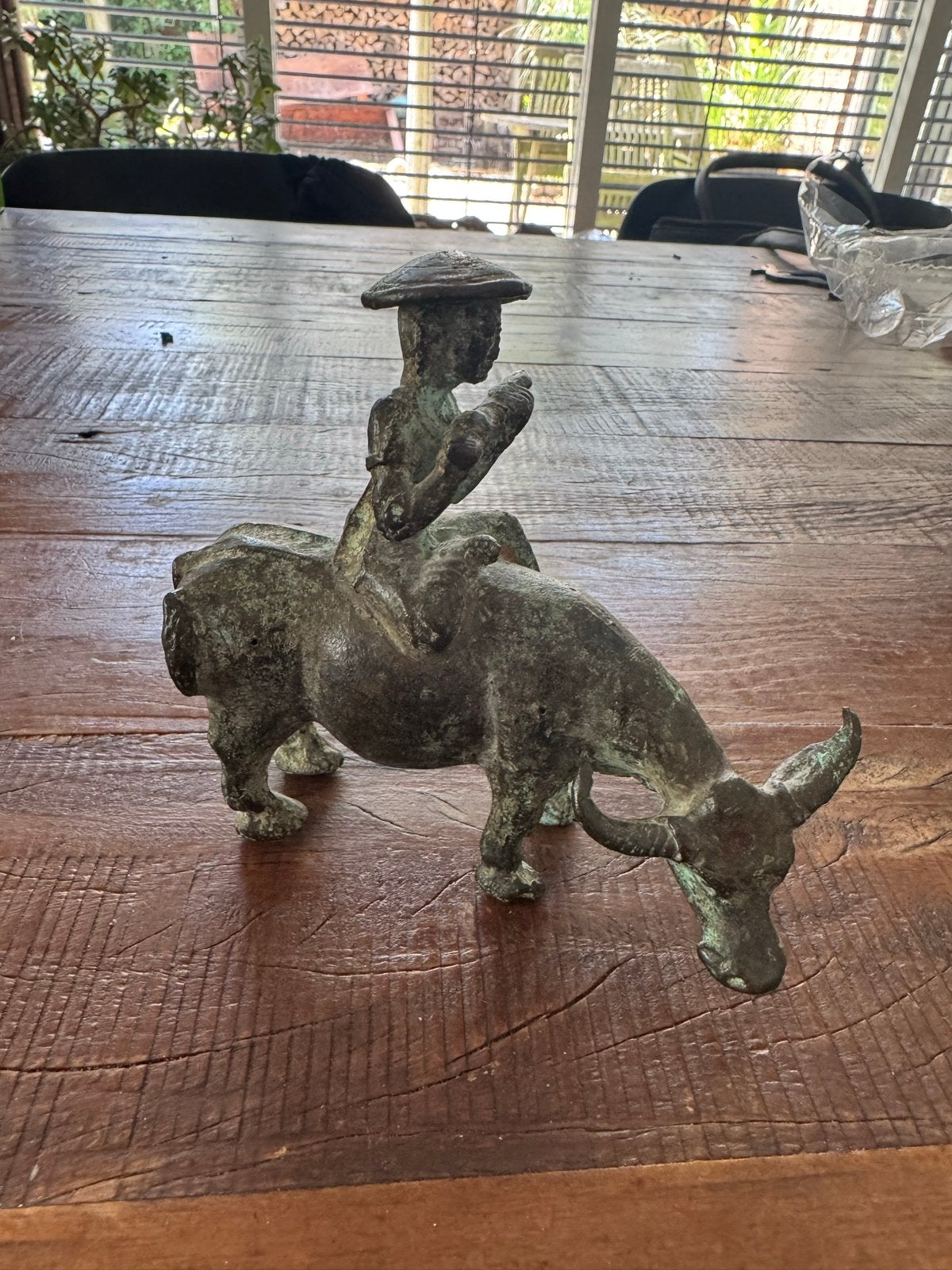 Bronzen Beeld: Jongen op Waterbuffel, Verzenden, 20 - 50 cm, Scène, Beeld
