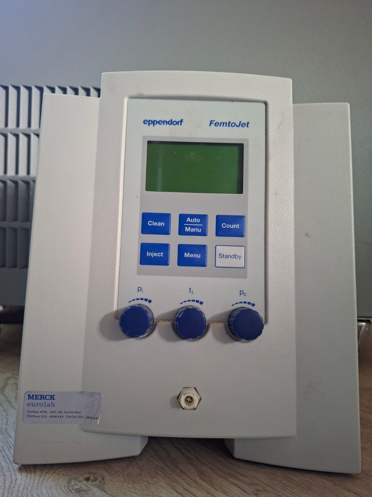Eppendorf FemtoJet Micro-injector, Ophalen