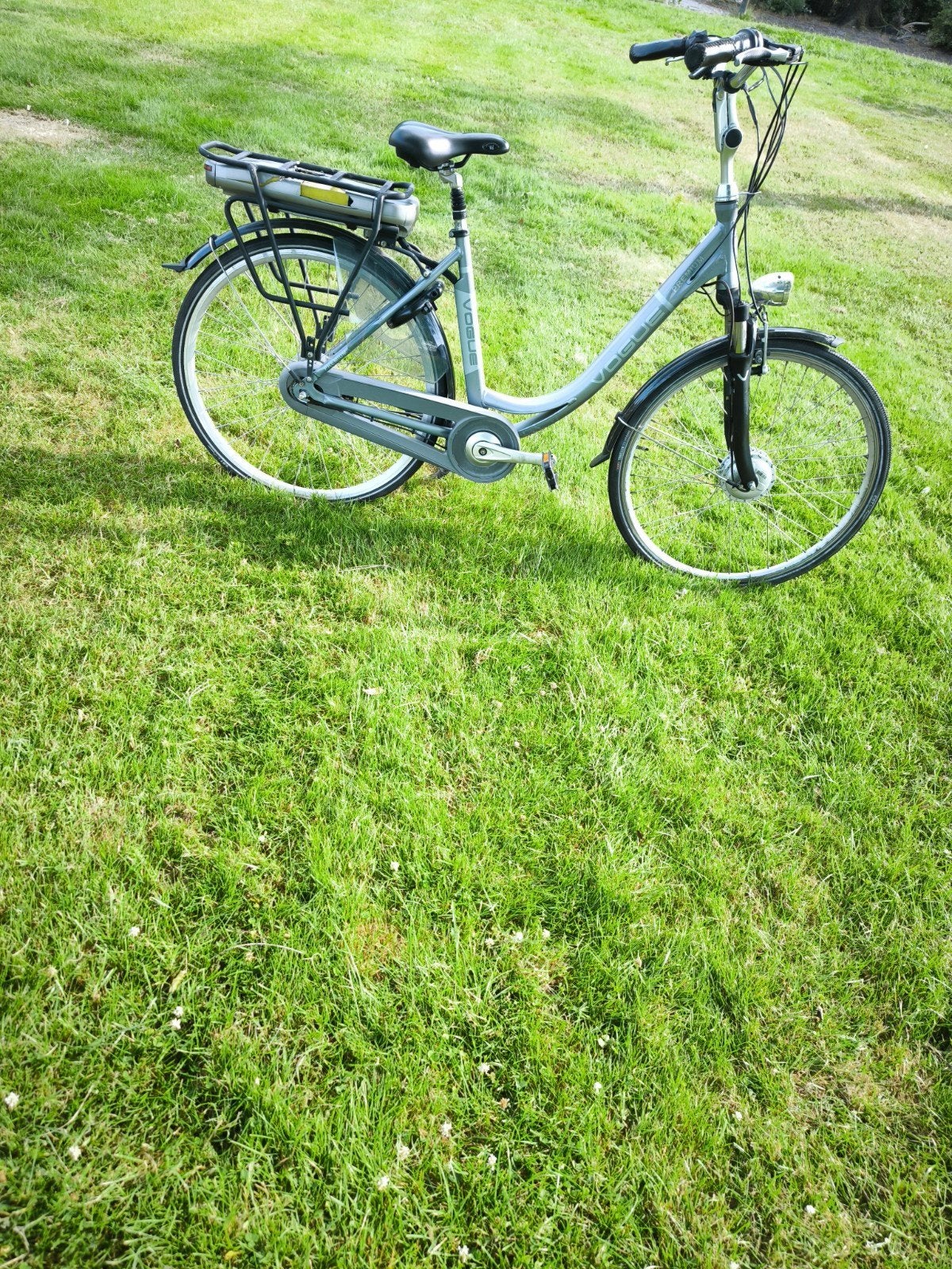 Vogue E-bike met lage instap met defect accu verder prima fi, Fietsen en Brommers, Fietsen | Jongens, Ophalen of Verzenden, Gebruikt