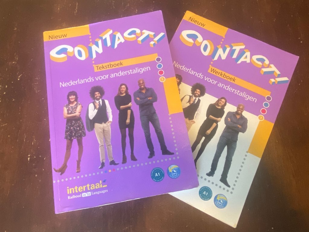 Intertaal nieuw contact 1 tekstboek + werkboek, Boeken, Ophalen of Verzenden, Beta, Gelezen