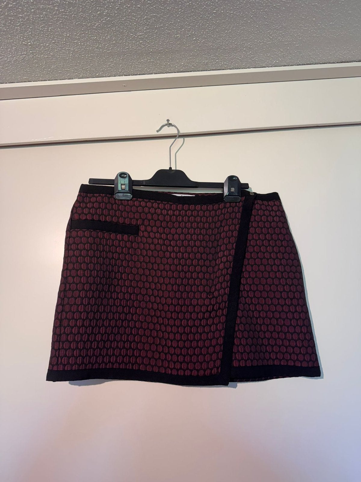 Zwart/wijnrode vanilia rok maat 42 €2,00 koopje!!!, Zwart, Maat 42/44 (L), Ophalen of Verzenden, Zo goed als nieuw