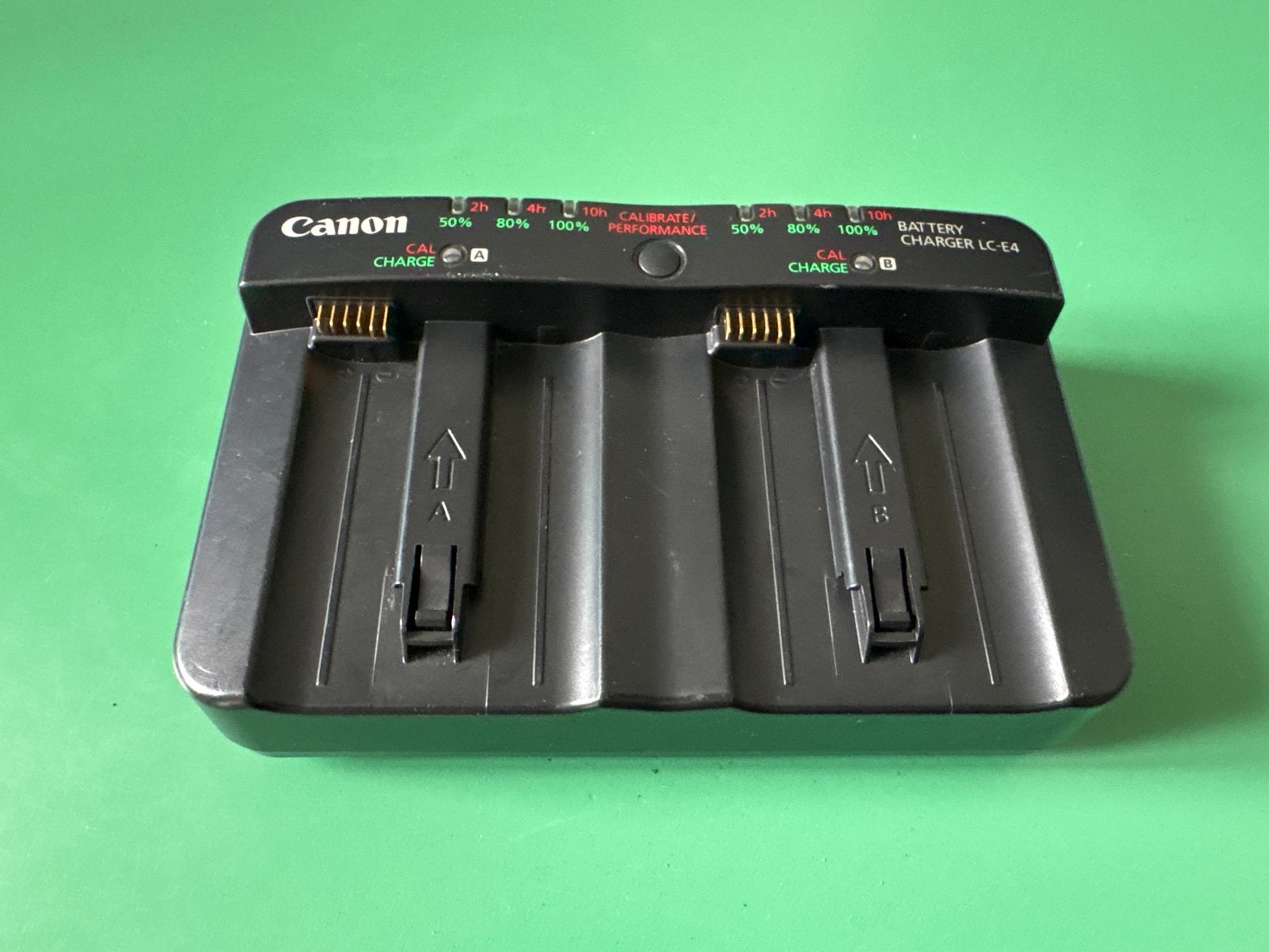 Canon LC-E4 Batterijlader voor LP4 accu's, Gebruikt