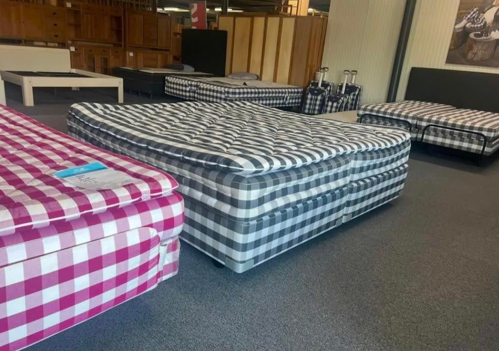 Hästens 2000T boxspring 210x200 inc BJX topper medium/firm, Huis en Inrichting, Slaapkamer | Beddengoed, Ophalen, Zo goed als nieuw