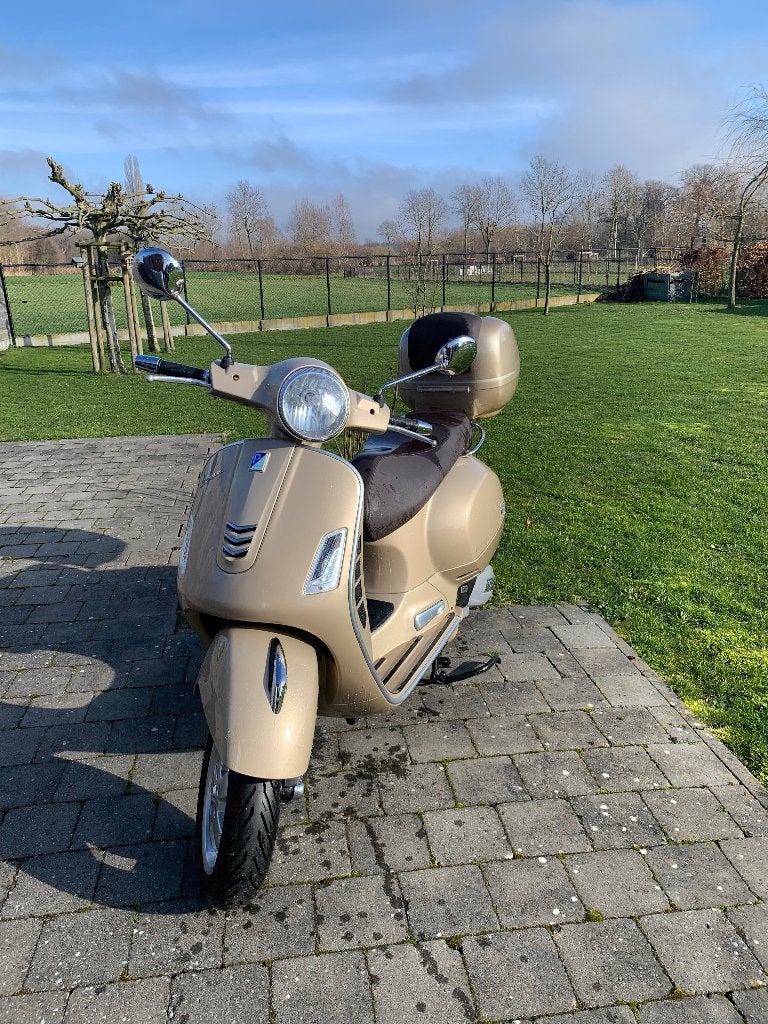 Vespa GTS 125cc, Ophalen, Overige modellen, 125 cc, Zo goed als nieuw