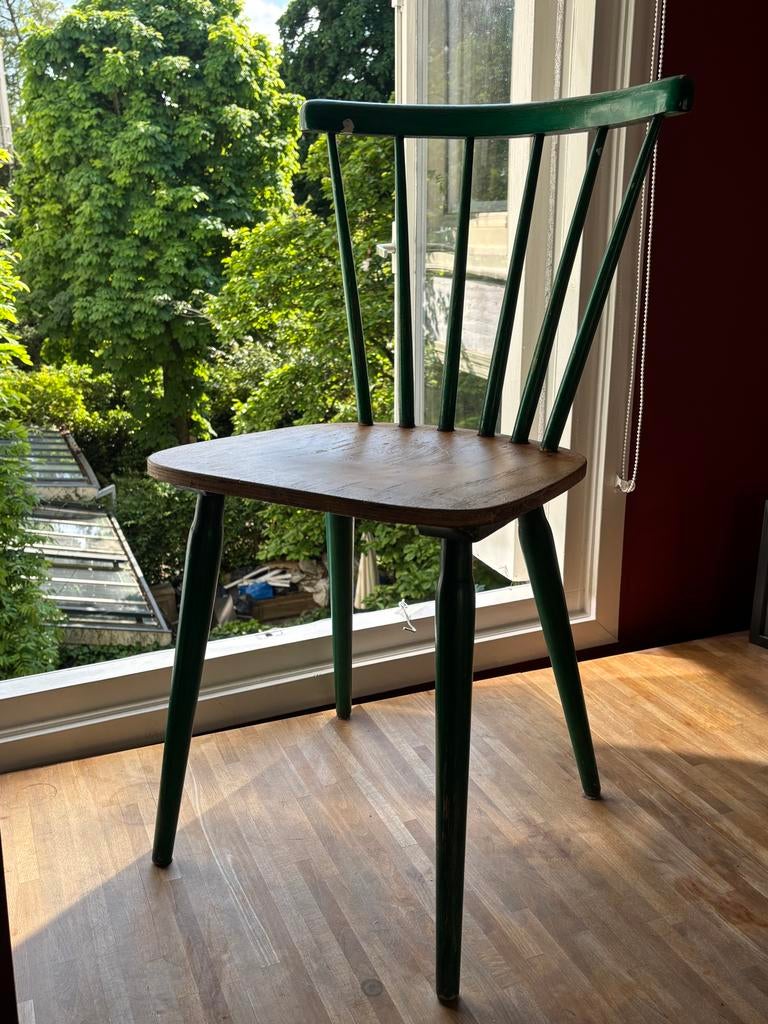 Groene houten stoel - 80 cm hoog, met gebruikssporen, Huis en Inrichting, Stoelen, Ophalen, Overige kleuren, Zo goed als nieuw