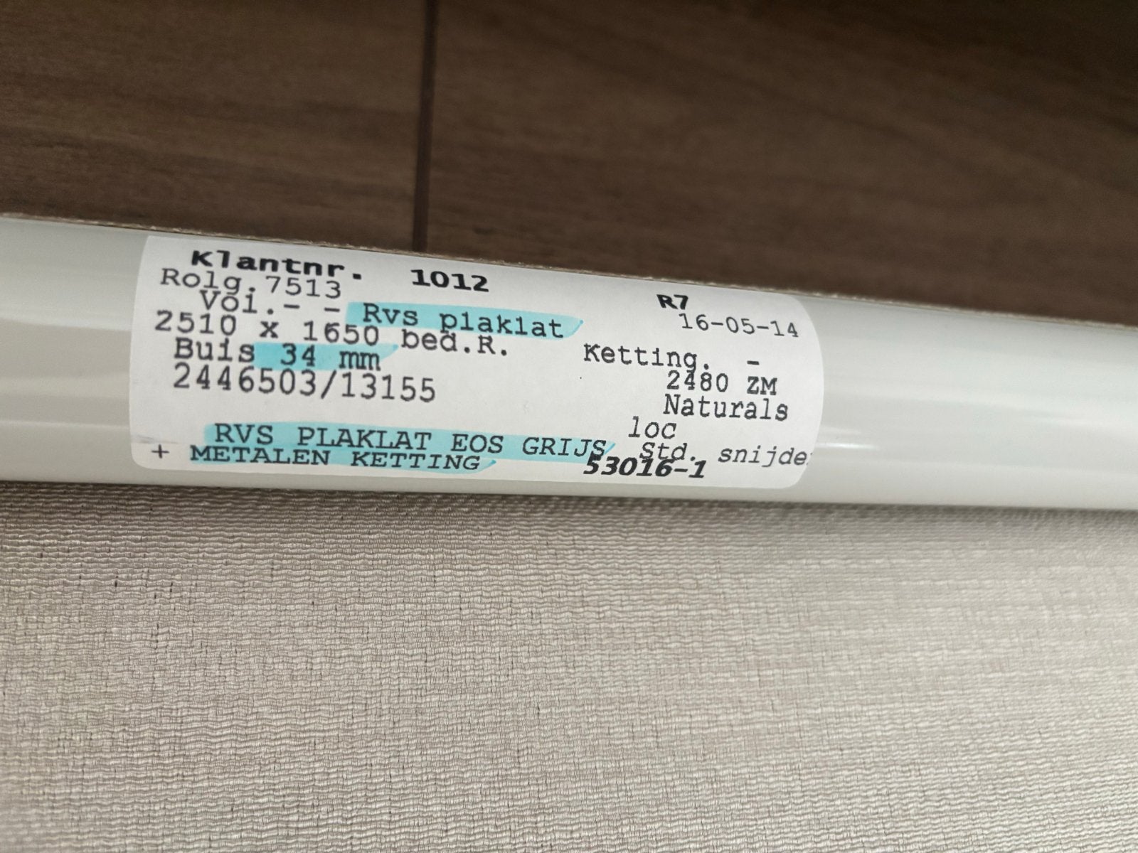 4 Rolgordijnen RVS plaklat EOS grijs met metalen ketting, Ophalen, Gebruikt, Rolgordijn, Koordbediening