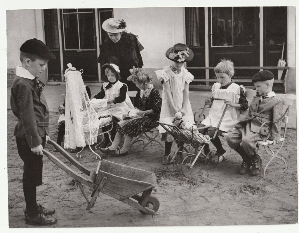 Oude grote persfoto Prinses Amalia kleuterschool Baarn 1959, Gebruikt, Verzenden, Foto, 1940 tot 1960