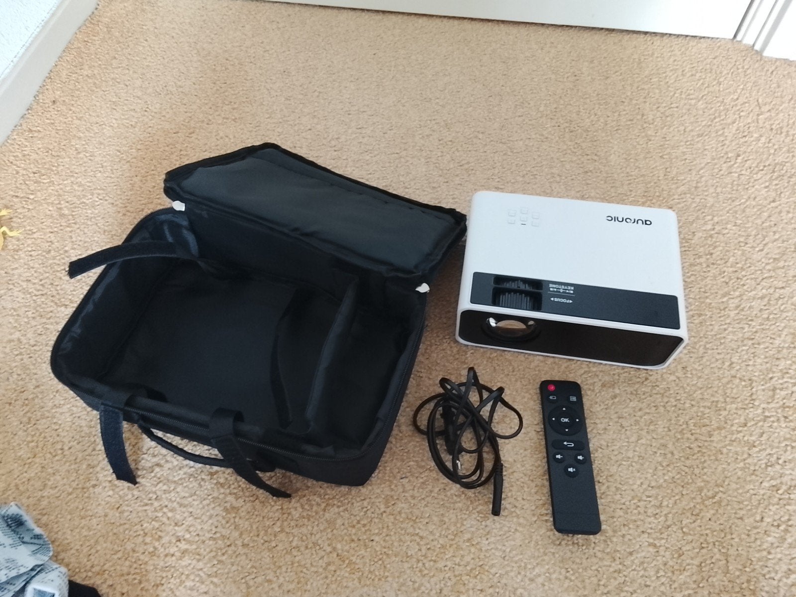 Auronic Beamer Full HD Projector met Afstandsbediening, LED, Ophalen of Verzenden, Zo goed als nieuw, Full HD (1080)