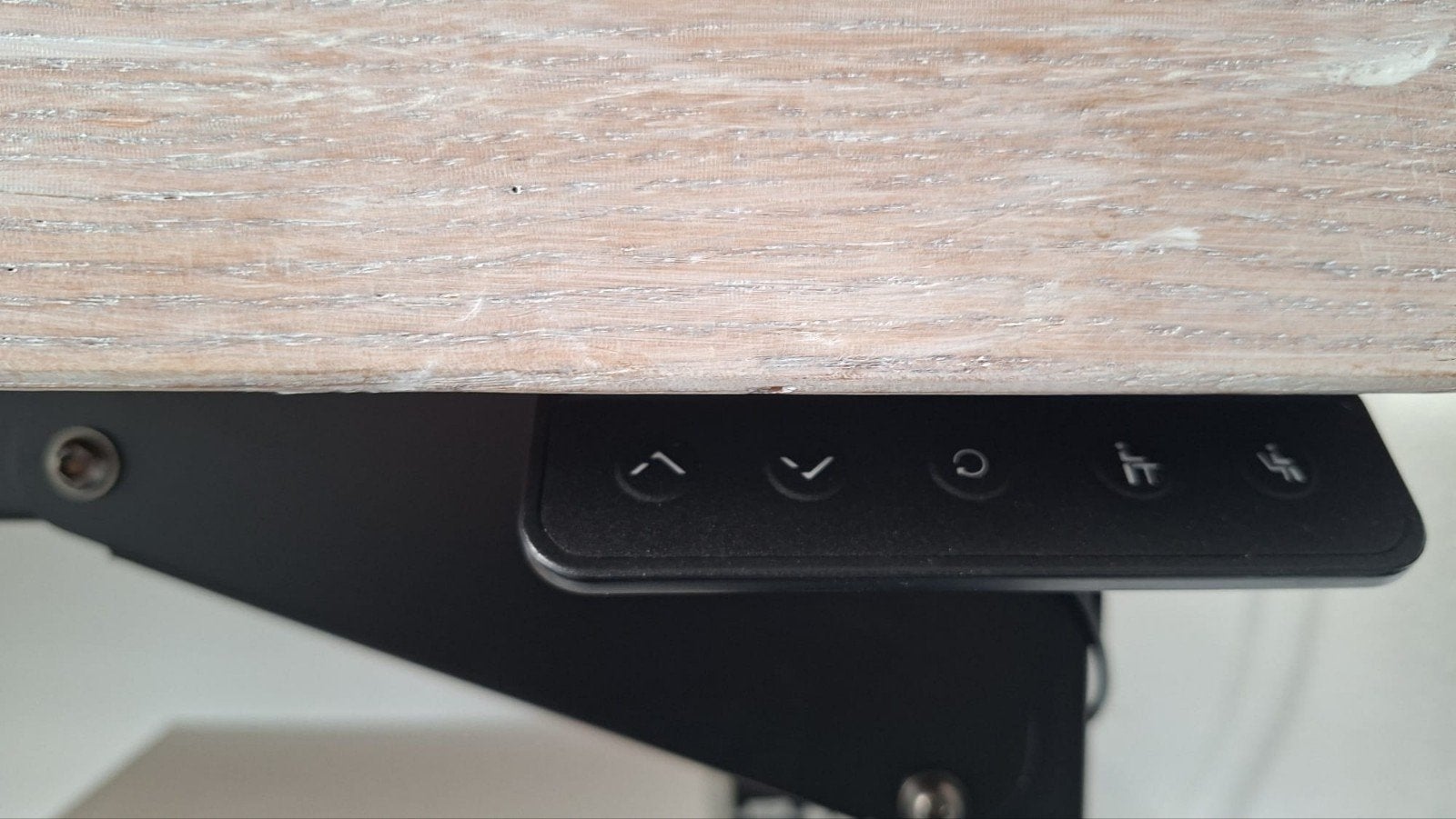 Elektrisch verstelbaar bureau massief eiken, Ophalen