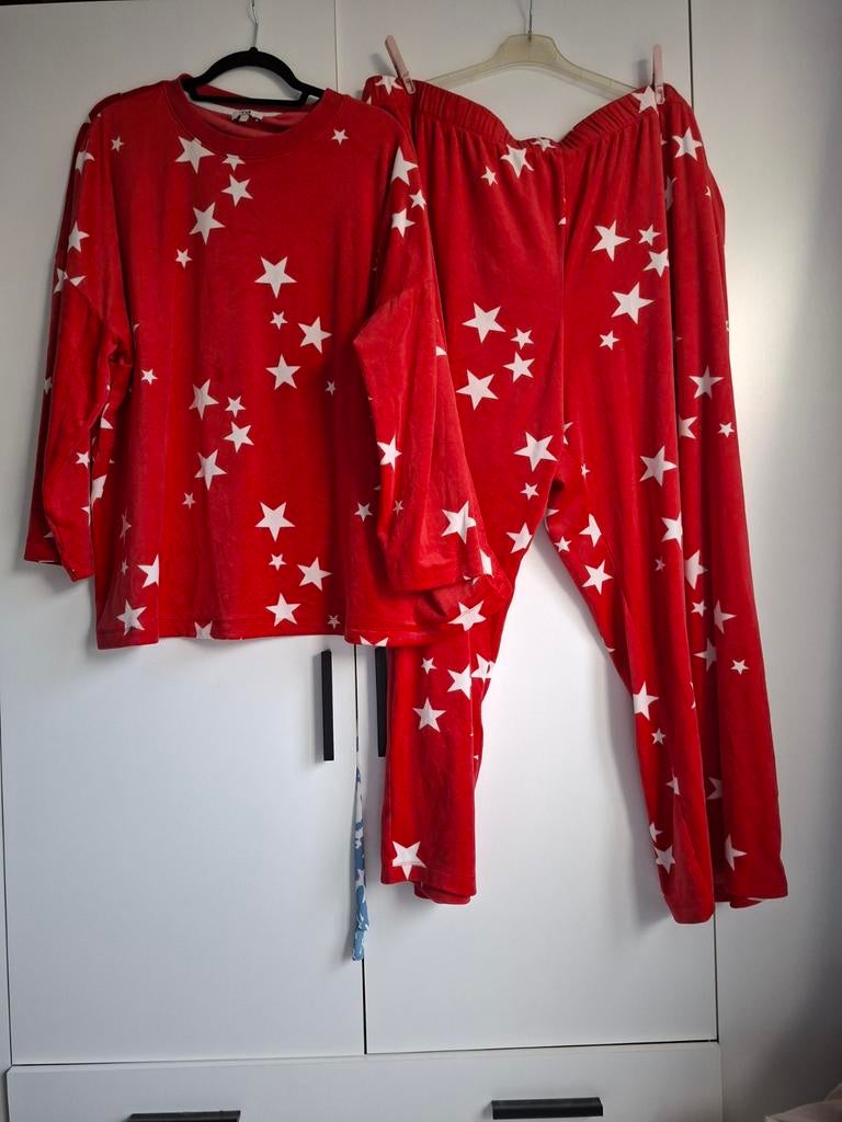 Nieuw Setje maat 54/56, Ophalen of Verzenden, Nieuw, Rood, Overige typen