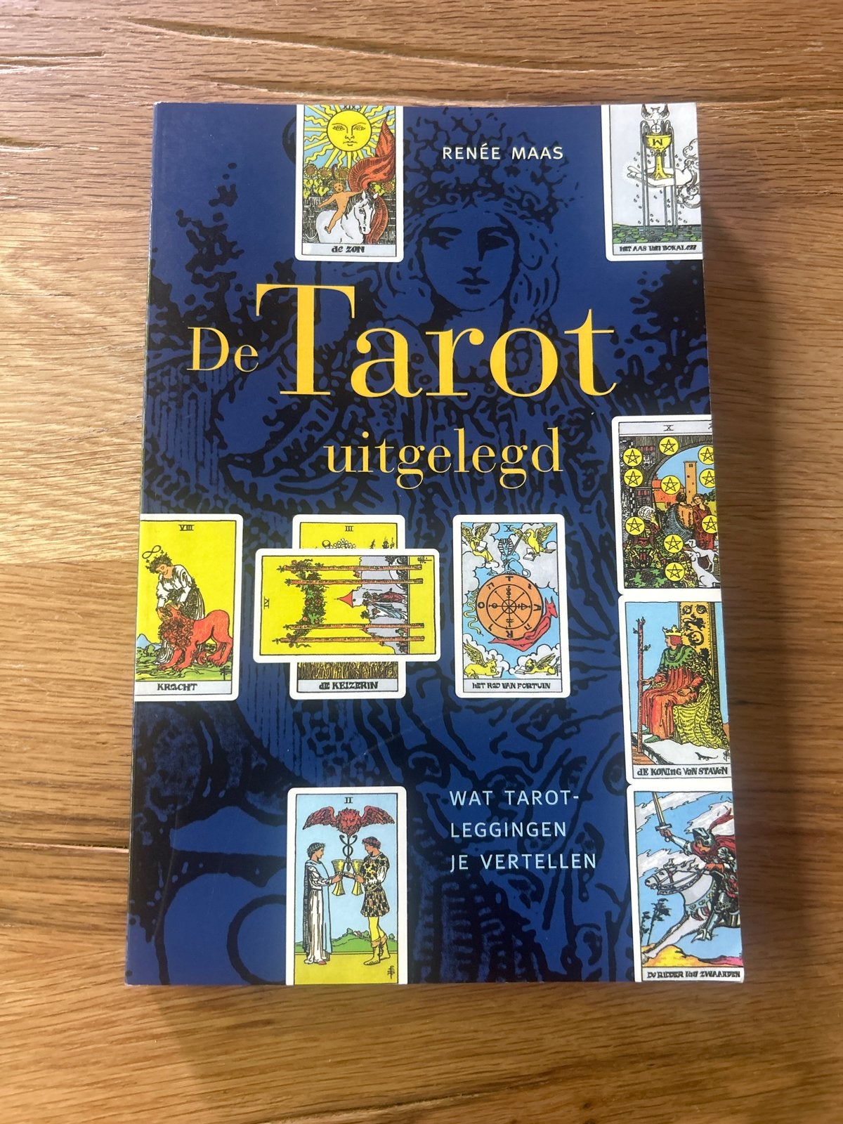 De Tarot uitgelegd - Renée Maas, Ophalen of Verzenden, Zo goed als nieuw, Tarot of Kaarten leggen, Instructieboek