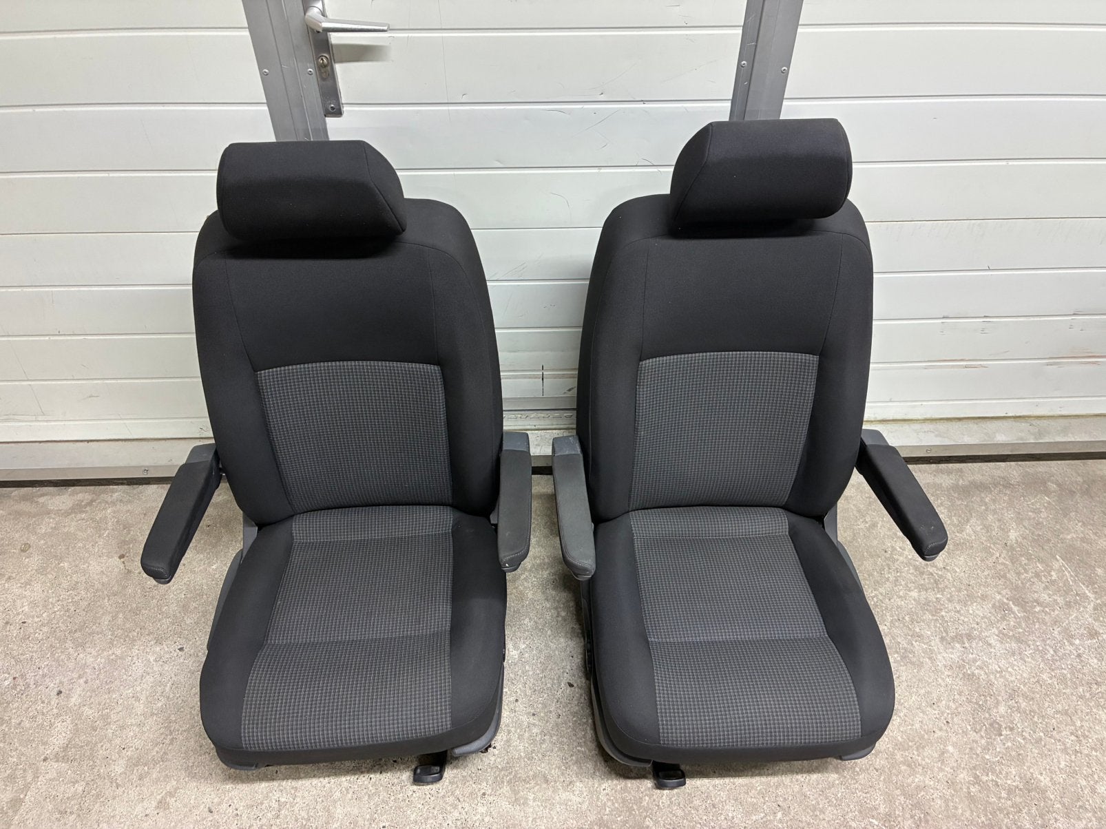Foto 4 van Volkswagen Transporter T6 comfortstoelen DOUBLE GRID