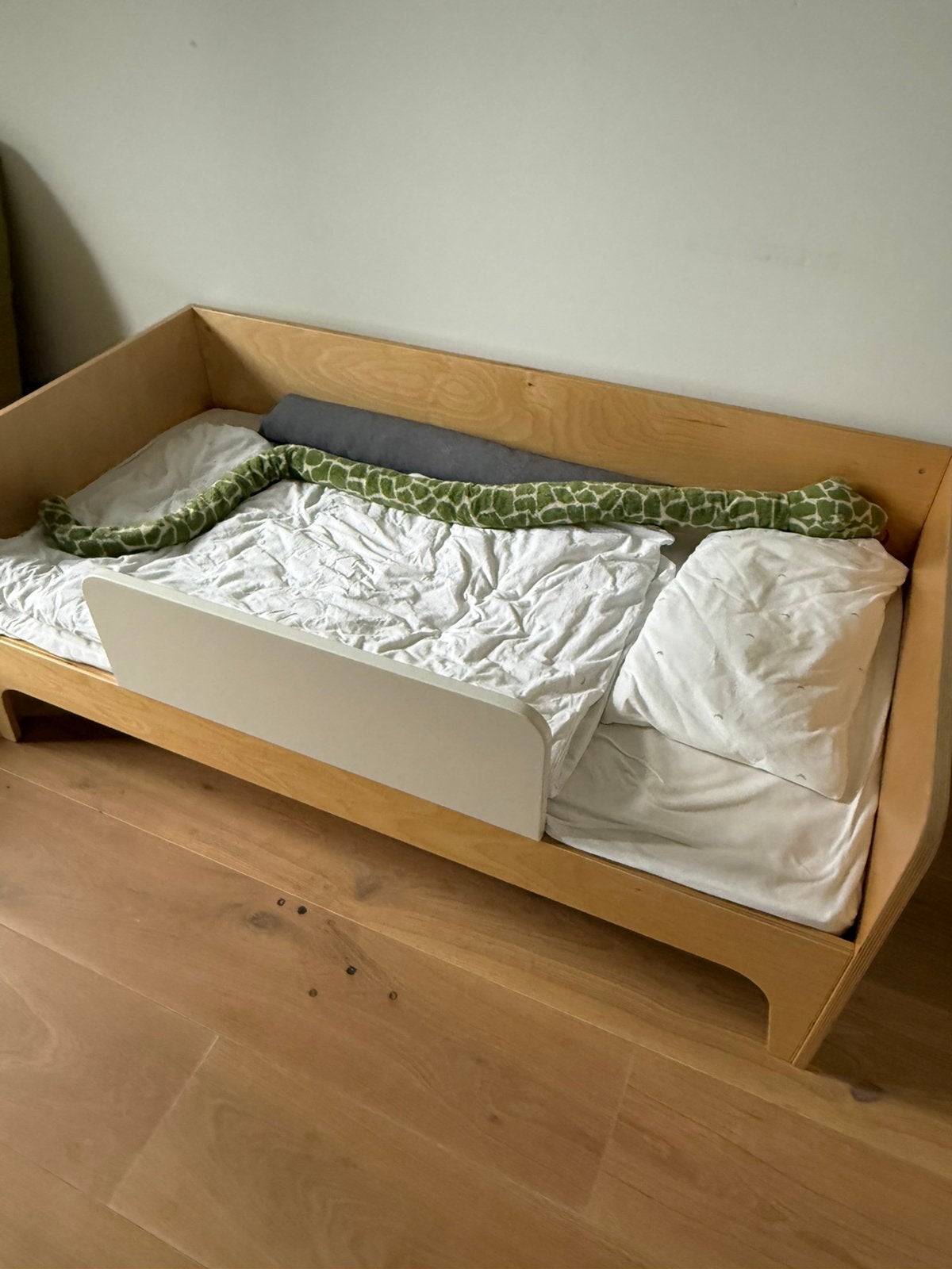 Bed + Matras (Oeuf NYC & Little Green Sheep) Peuterbed, Ophalen, 70 tot 85 cm, 140 tot 160 cm, Zo goed als nieuw