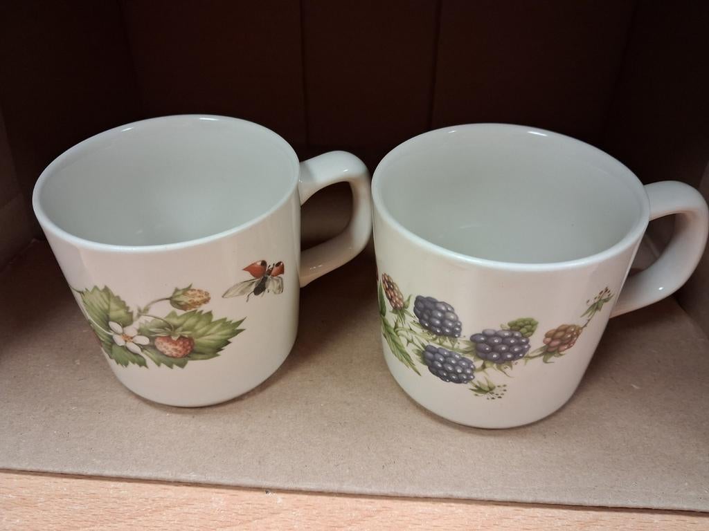 Libelle servies 2 mokken Marjolein Bastin bosvruchten WD-022, Huis en Inrichting, Keuken | Servies, Kop(pen) en/of Schotel(s)