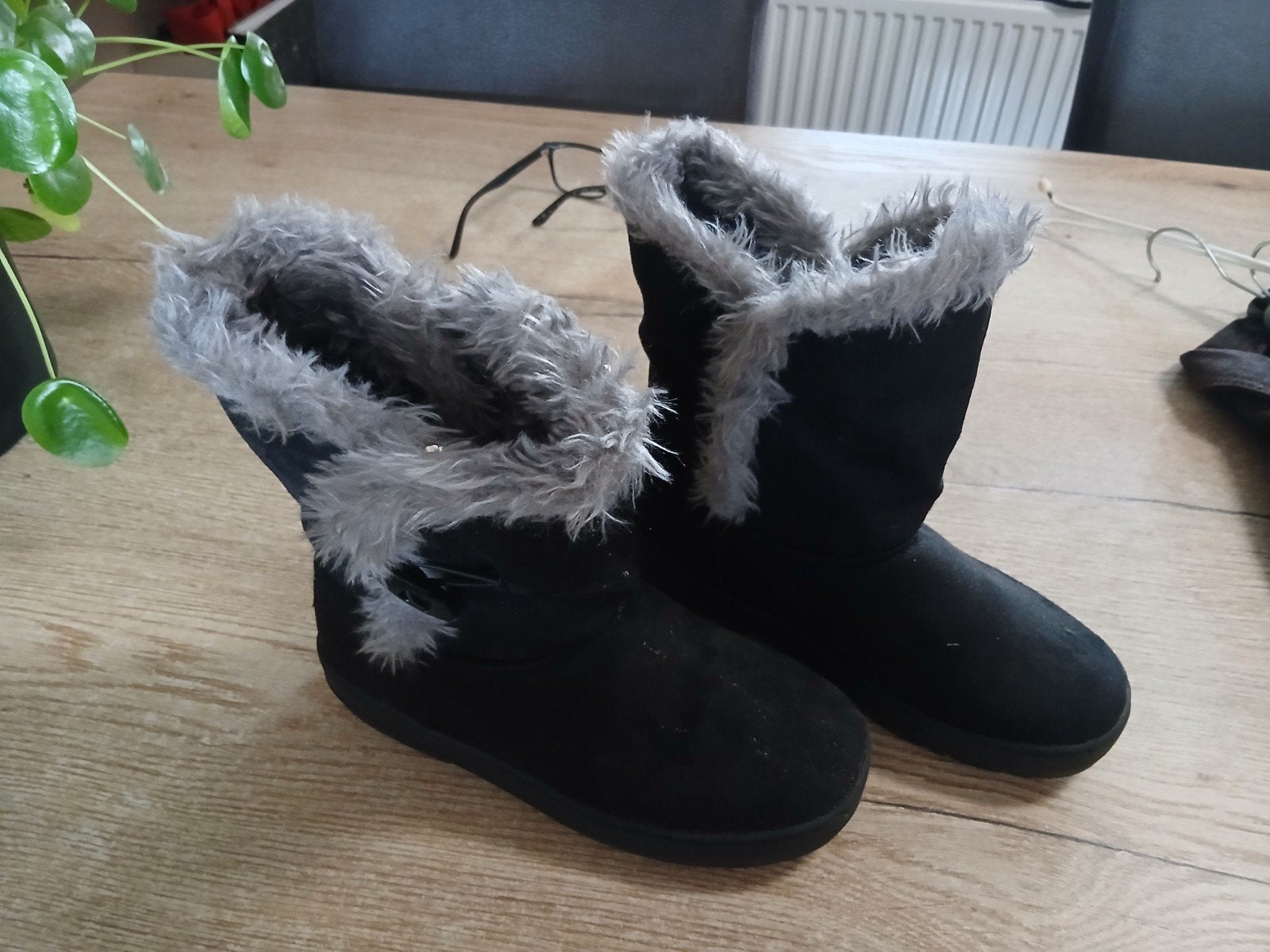 Zwarte snowboots met bont - Maat 38, Zwart, Snowboots, Ophalen of Verzenden, Zo goed als nieuw