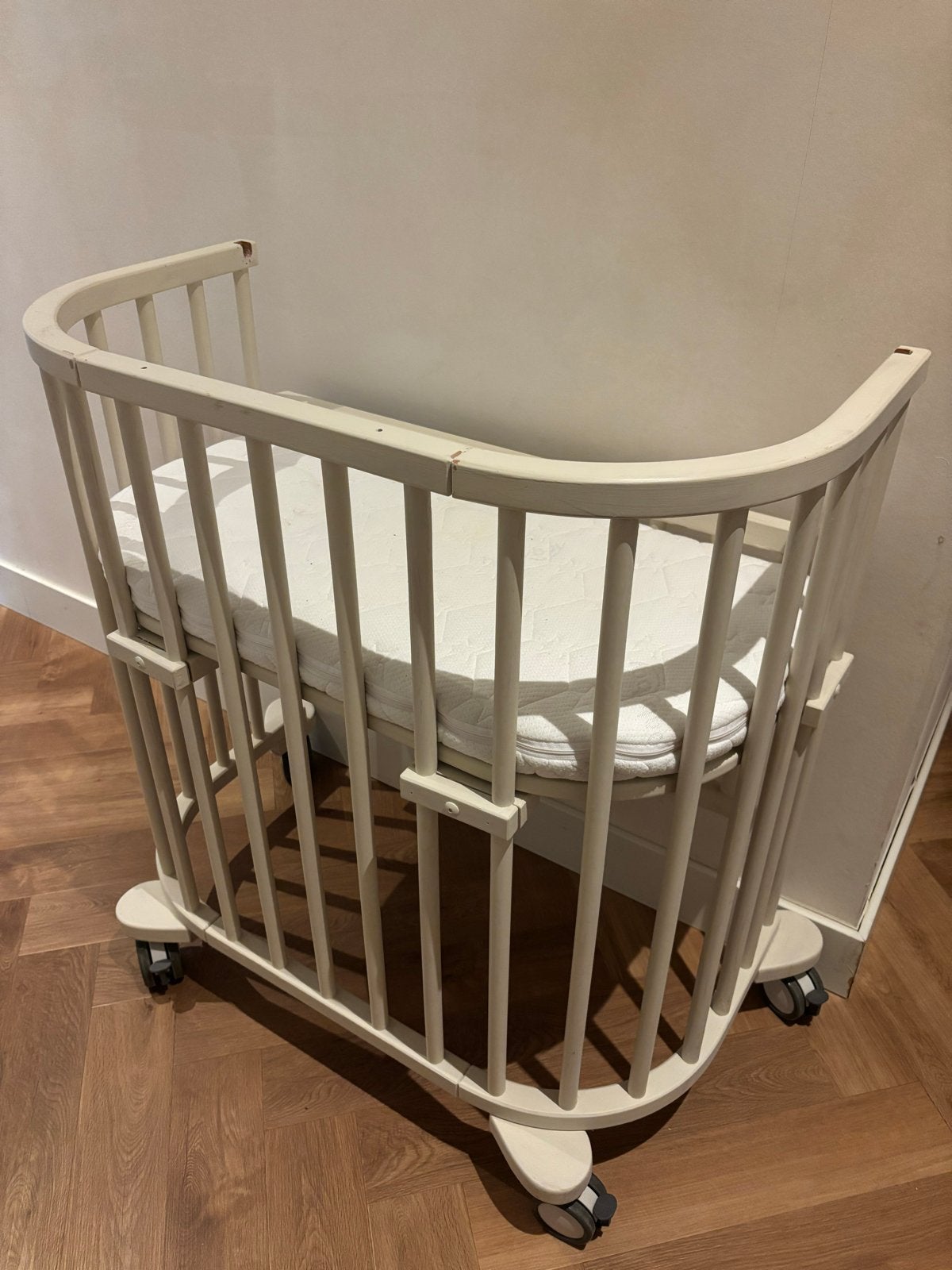 Babybay Maxi Co-Sleeper Wieg met Matras en Wielen, Kinderen en Baby's, Ophalen, Gebruikt, Wieg