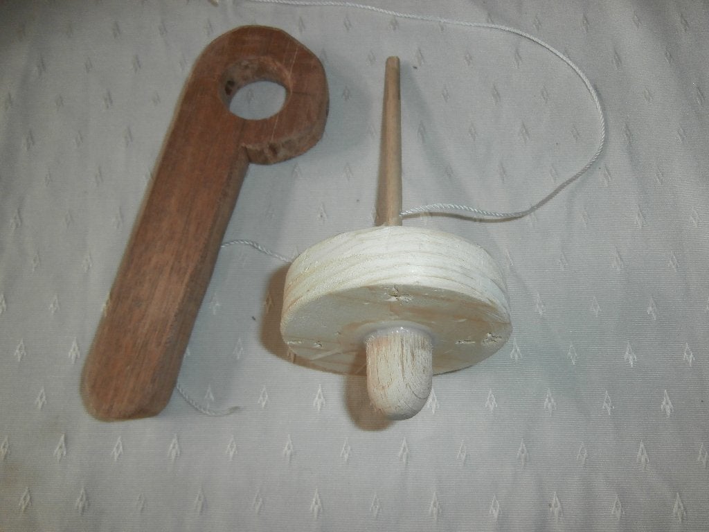Tol Zelfgemaakte houten tol hout buiten speelgoed 16 cm, Ophalen of Verzenden, Zo goed als nieuw