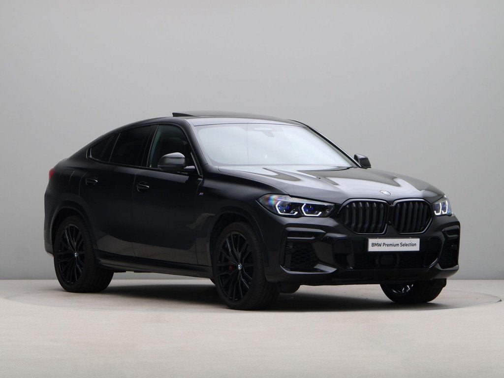 BMW X6 M50i High Executive (bj 2022, automaat), Auto's, BMW, Gebruikt, 4395 cc, Zwart, Bedrijf