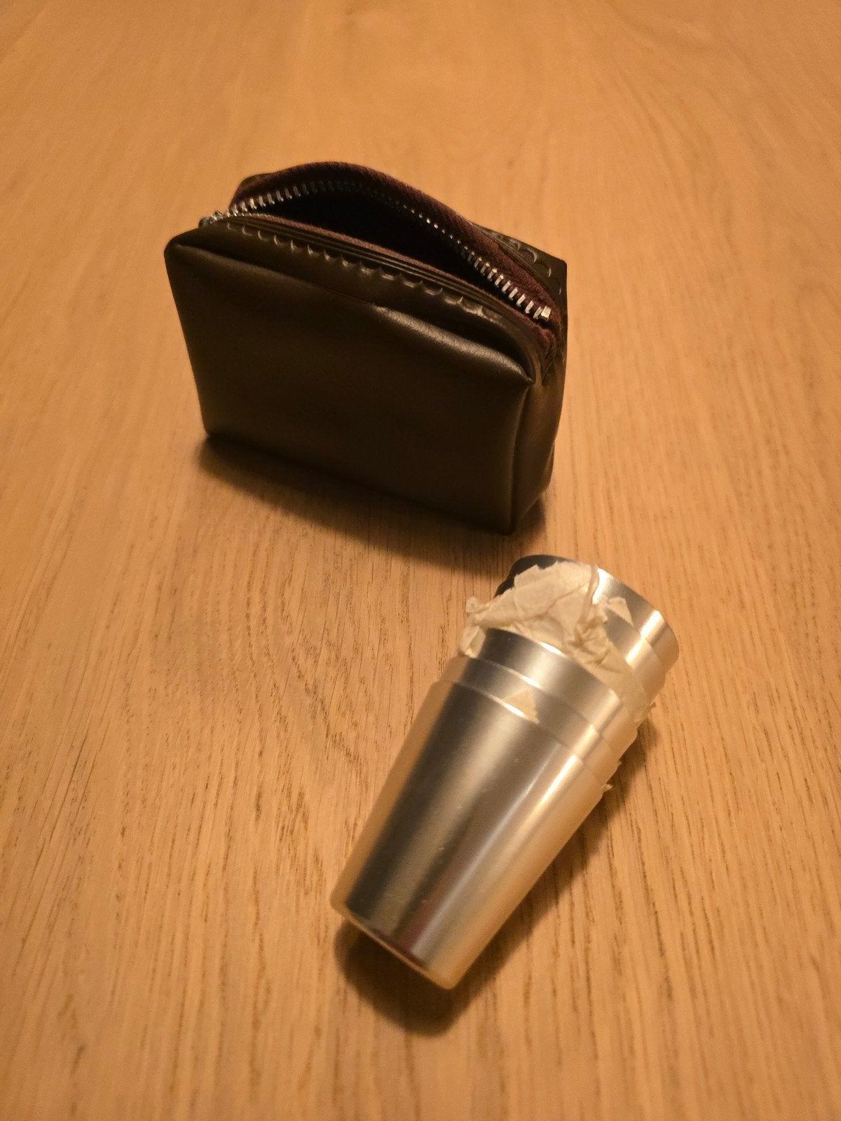 set van 6x roestvrijstalen borrelglaasjes in lederen etui, Antiek en Kunst, Ophalen of Verzenden